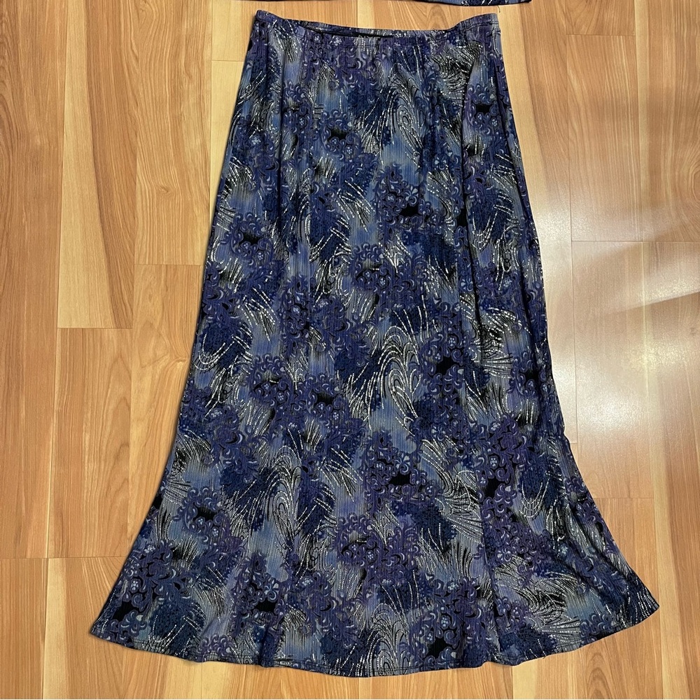 NYPL Collection long sleeve and maxi skirt matching set - Picture 2 of 4